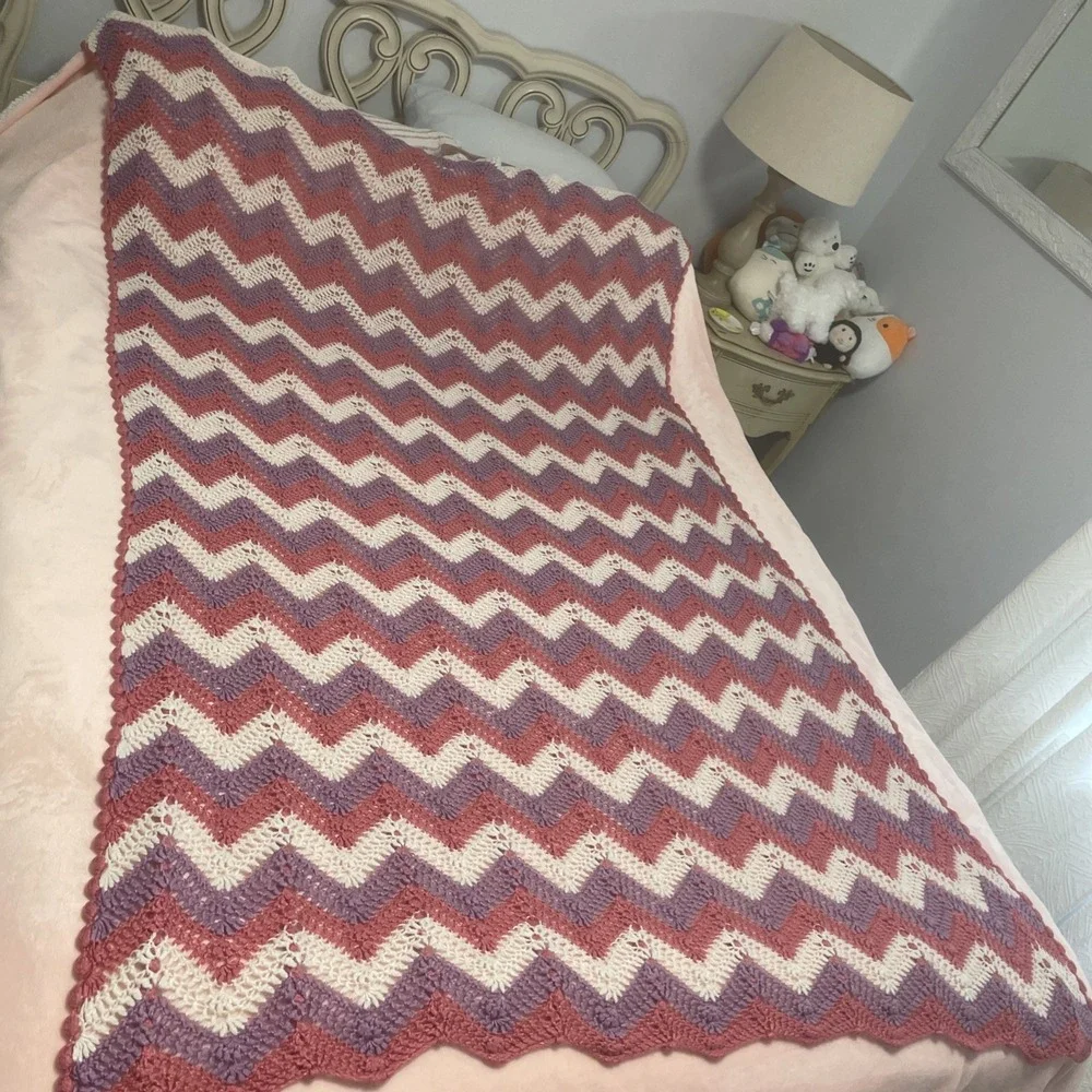 Vintage Handmade Afghan Crochet Blanket Chevron Pattern BOHO Retro Granny 54x78